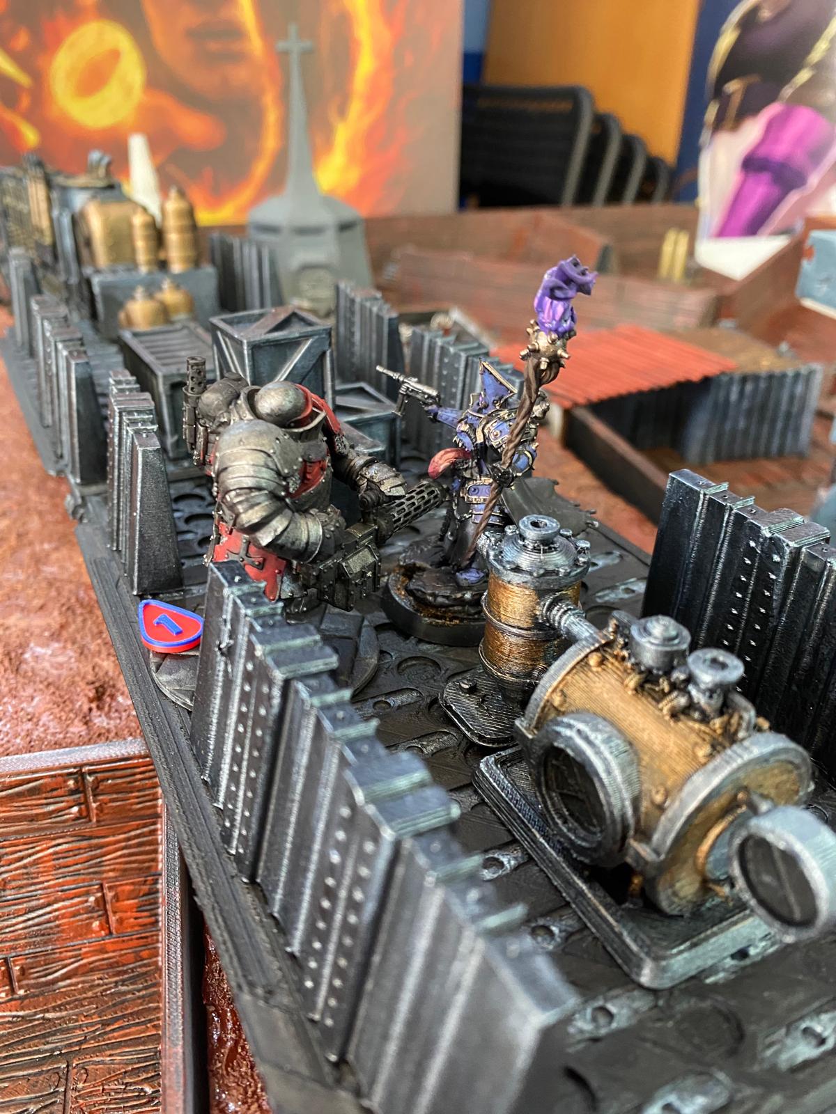 Mesa de wargames con miniaturas en La Hobbyteca